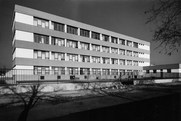 A Pöltenberg utcai gimnázium főhomlokzata 
