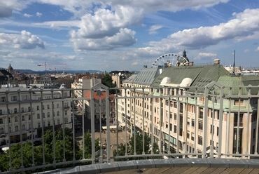Látkép a 6. emeleti tetőteraszról - építész: Mózes Péter - fotó: Rézműves Ildikó