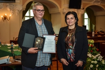 A művészet, a kultúra, az örökség megőrzéséért kategória díjazottja: Újhartyán. A díjat átvette: Schulcz József, Újhartyán Város Önkormányzatának polgármestere, a díjat átadta: Pásztor Erika Katalina