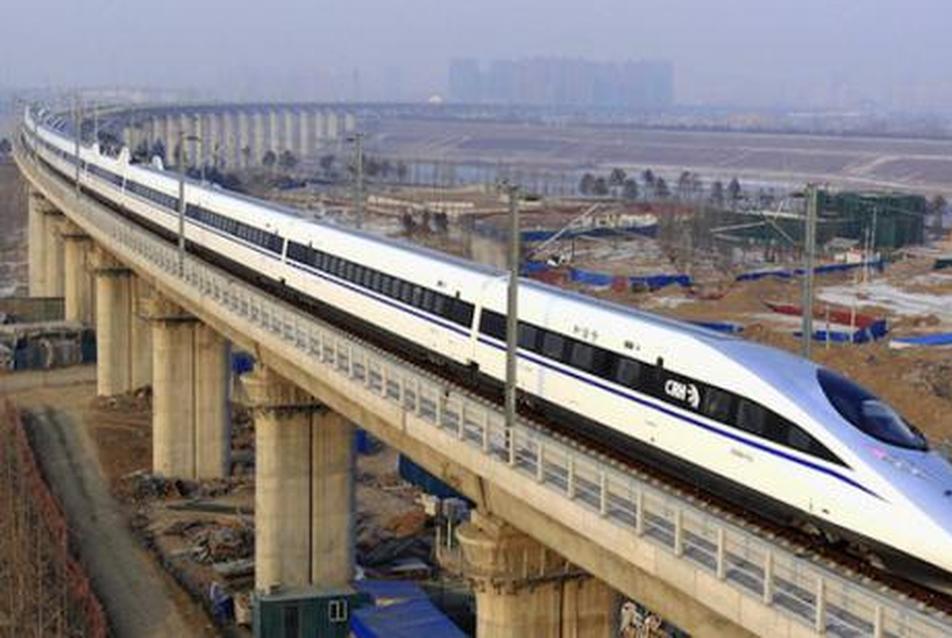 A kínai CRH380 típusú 16 részes motorvonat