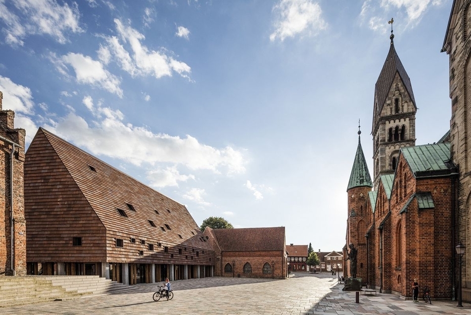 Egyházi és közösségi multifunkciós épület - építész: Lundgaard & Tranberg Architects - fotó: Anders Sune Berg