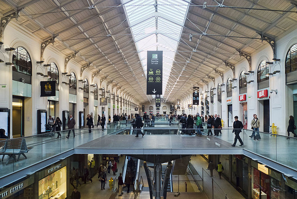 Társadalmi modellkísérlet a francia pályaudvarokon