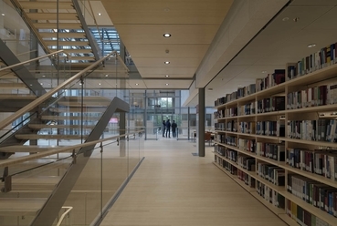 Biblioteca Universitaria Centrale di Trento (BUC) - építész: Renzo Piano Building Workshop - fotó: Enrico Cano