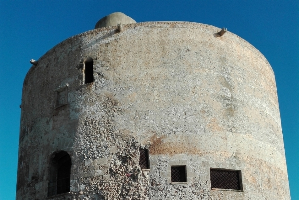 A Torre di Sulis és az ember aránya - fotó: Barci Boglárka