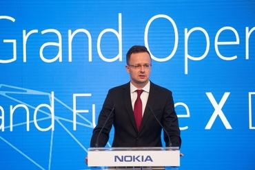 Nokia Skypark irodaház átadása - építészek: Zoboki Gábor, Szatmári Gábor - forrás: Nokia