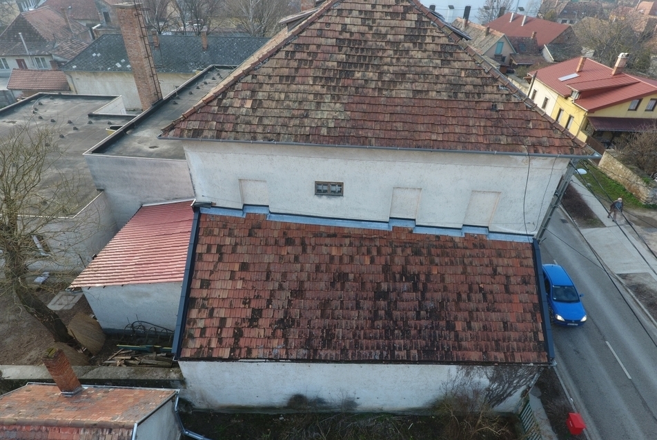 a három nyertes egyike: Vaskúti Német Nemzetiségi Általános Iskola - Petőfi Sándor utcai épületének tetőfelújításához