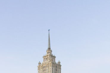 A volt Ukrajna Szálloda Moszkvában - építész: Arkagyi Mordvinov és Vicseszlav Oltarzsevszij - forrás: Wikipedia