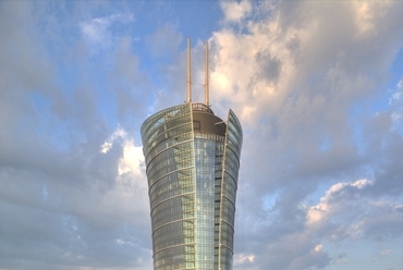 Warsaw Spire - építész: Jaspers Eyers & Partners studio - forrás: AGC