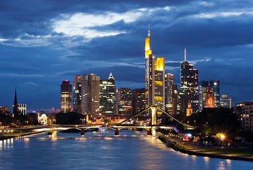 Frankfurt üzleti negyedének városképe - forrás: Wikipedia