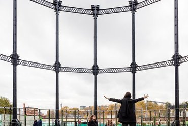 Gasholder Park, London - építész: Bell Phillips Architects - forrás: www.dezeen.com