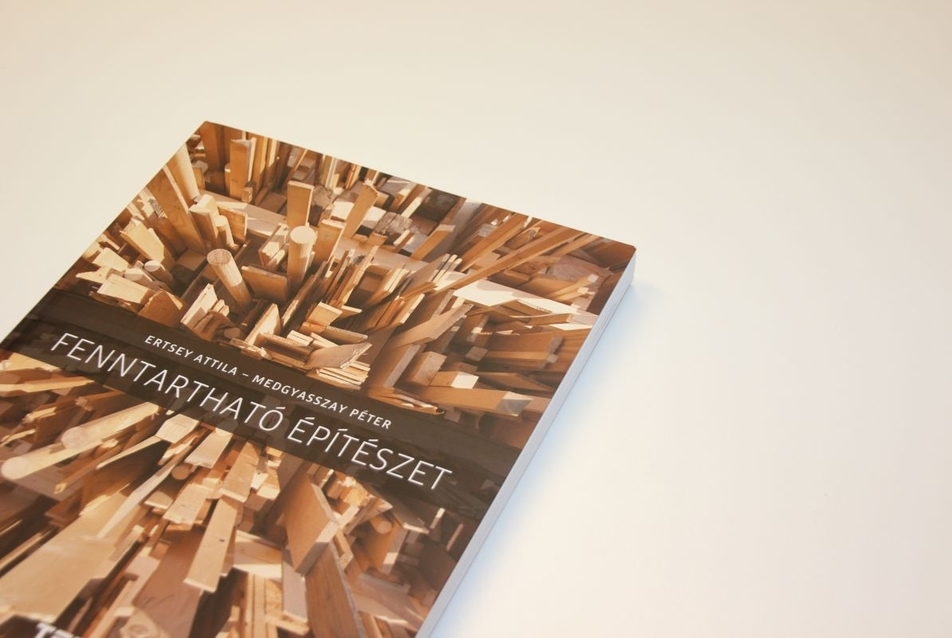 Az összeomlás felé és azon túl - könyv a fenntartható építészetről