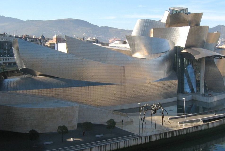 Guggenheim Múzeum, Bilbao - építész: Frank Gehry - fotó: Wikipédia