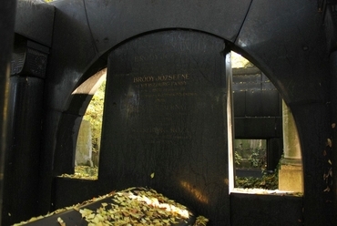 Bródy József és családja síremléke, 2015. Budapest, Salgótarjáni utcai zsidó temető - fotó: Kiss Tamás
