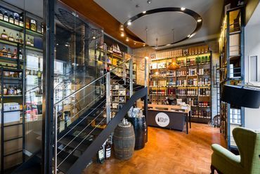 The GoodSpirit Whisky Bar - építész: Radnóczy Eszter  Szabó Csilla (este’r partners) - fotó: Tamás Pál