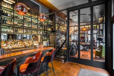 The GoodSpirit Whisky Bar - építész: Radnóczy Eszter  Szabó Csilla (este’r partners) - fotó: Tamás Pál