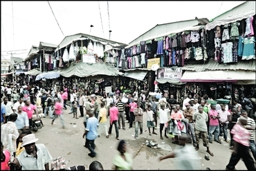Piactér Onitshában, Nigéria - fotó: UN Habitat, Alessandro Scotti