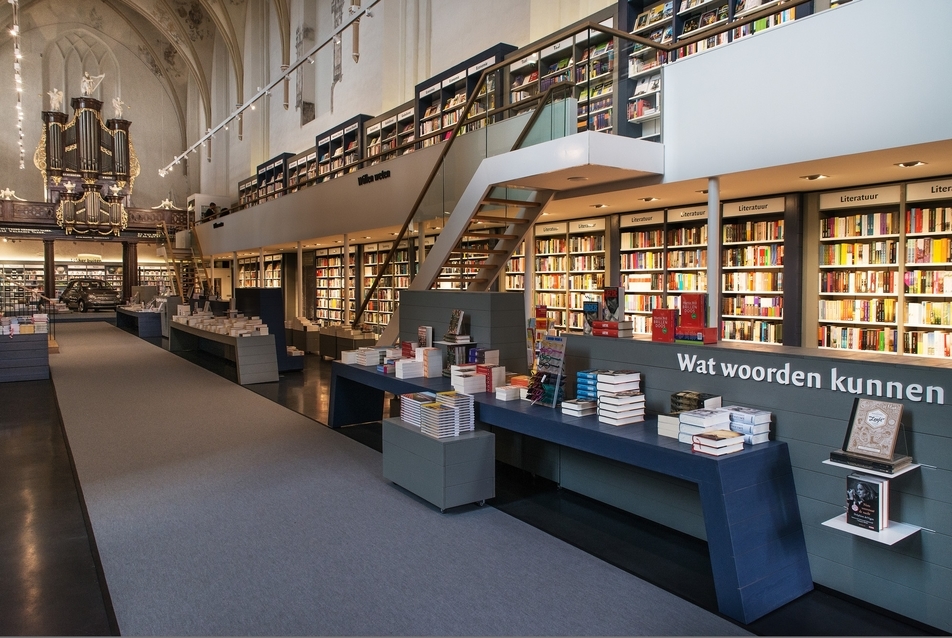 Könyváruház, Zwolle - építész: Jos Burger, Wouter Keijzer - fotó: Joop van Putten