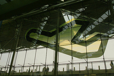 Köln–Bonn repülőtér - arculat: Intwodesign és Ruedi Baur et Associés - forrás: Flickr