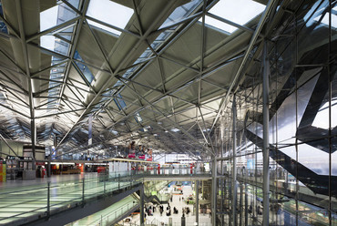 Köln–Bonn repülőtér - arculat: Intwodesign és Ruedi Baur et Associés - forrás: www.intwodesign.com