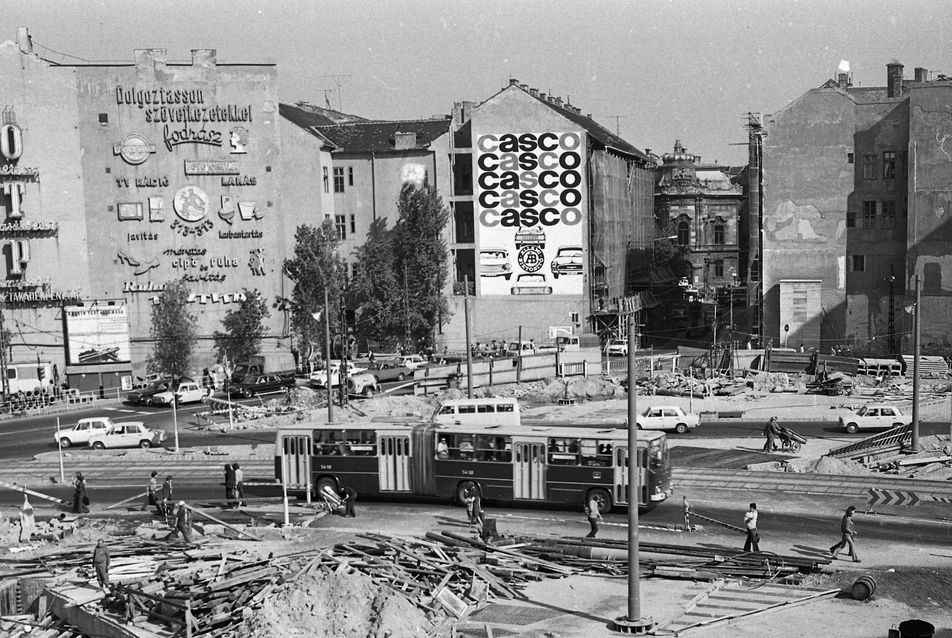 Kálvin tér az aluljáró építése idején, szemben a Baross utca, 1976, forrás: FORTEPAN