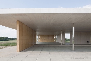 Mies van der Rohe Krefeldbe tervezett golfklubjának 1:1-es modellje, Robbrecht en Daem, 2013., fotó: Thomas Mayer, archdaily.com