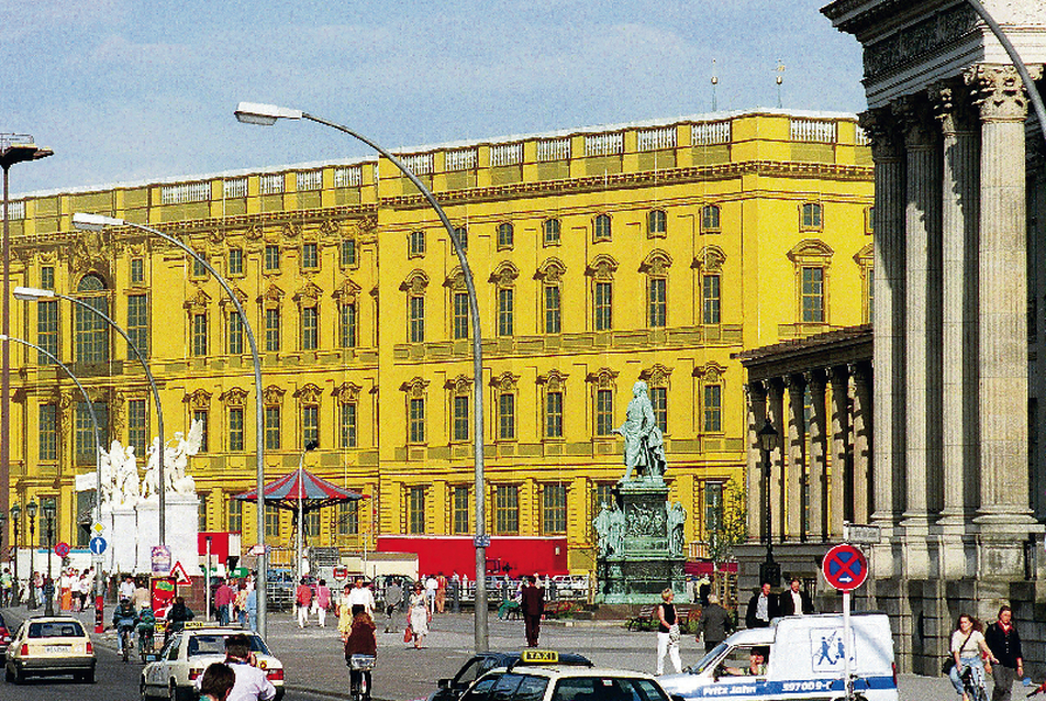 Catherine Feff  installációja a Berliner Schloss-ról 1993-ban, fotó: tagesspiegel.de