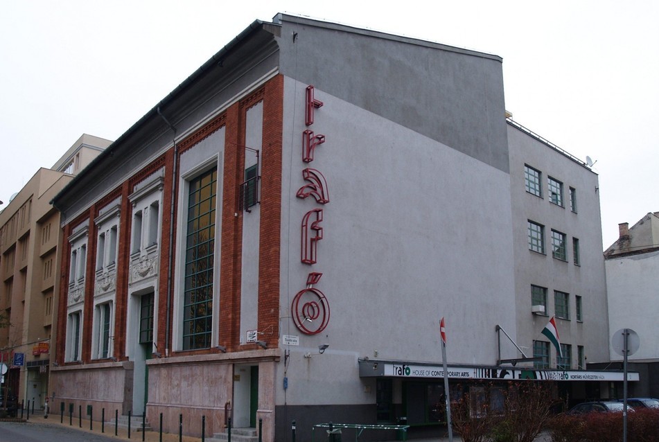 Eklatáns példa a ferencvárosi Trafó, mely kortárs kulturális központtá alakult egykori trafóházból. Fotó: ÉF