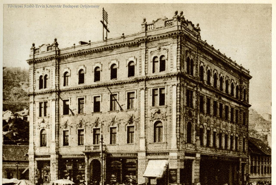 A Francsek Imre tervezte Fővárosi Közmunkák Tanácsának székháza a Döbrentey téren 1930-ban. Mellette még építkeznek. Forrás: Fővárosi Szabó Ervin Könyvtár Budapest Gyűjtemény, Divald Károly