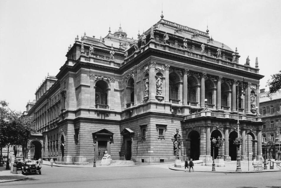 Az 1875 és 1884 között épült Operaház, Ybl Miklós, forrás: Fortepan