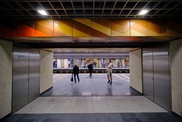 Szerencsére a régi metró több alkotását sikerült restaurálni és kiállítani őket eredeti helyükre., Vörös Attila