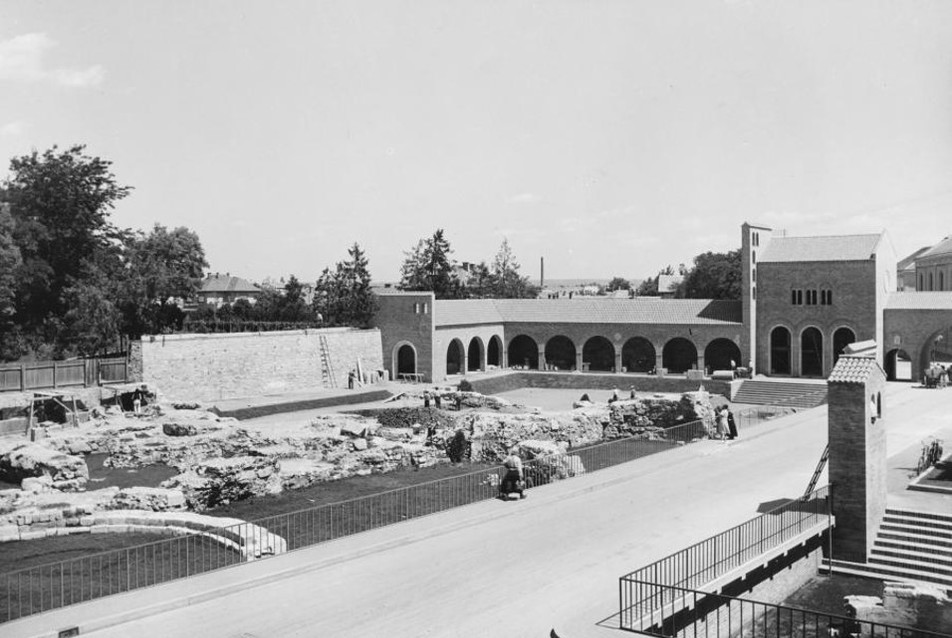 A székesfehérvári romkert kiépítése az 1930-as években, Forrás: Fortepan