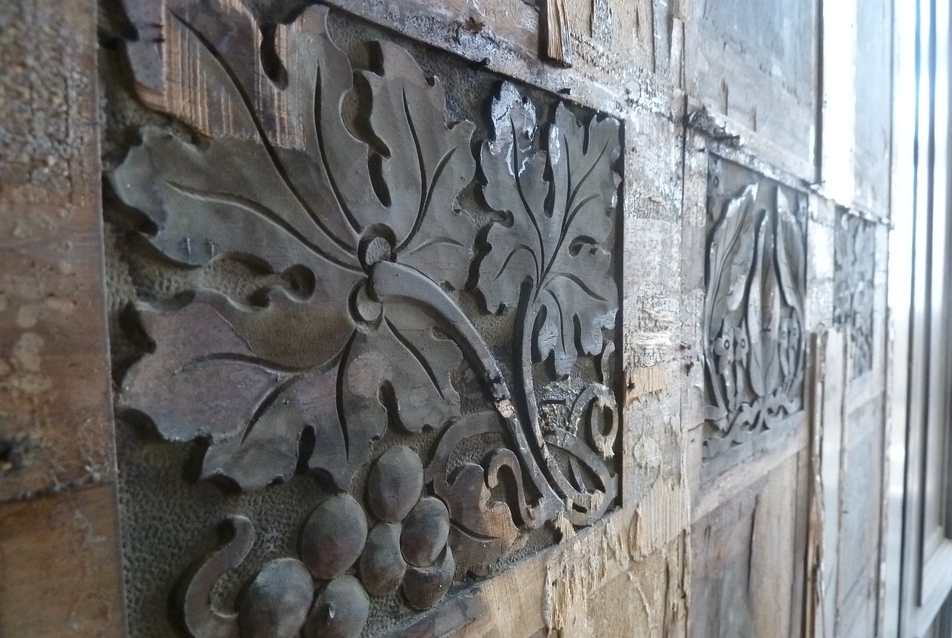 Fennmaradt részletek, A díszterem ajtainak megmenekült faragványai