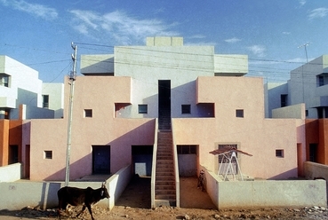 Balkrishna Doshi: A Life Insurance Corporation of India lakónegyede, ismertebb nevén a „Bima Nagar”, Ahmadábád, 1973. Kép © Vastushilpa Foundation, Ahmadábád