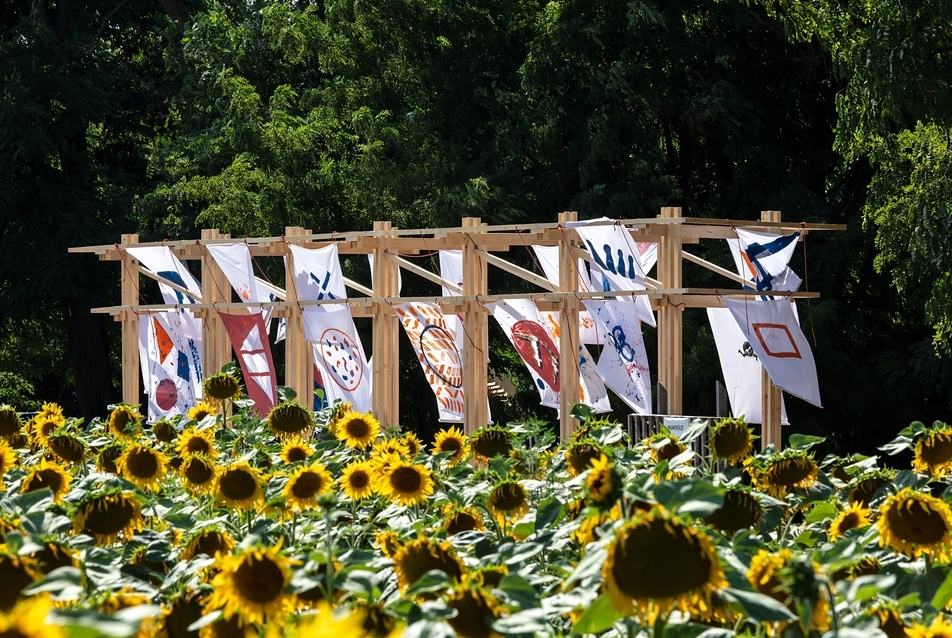 Zászlós-Hajó (Flag-Ship). Csapatvezetők: Sabrah Islam, Sung Yeop Lim, Sonya Falkovskaia. Csapat: Michael Tsang, Petró Panni, Leyla Hepsaydir, Tomáš Čunderlík. Fotó: Bujnovszky Tamás, Hello Wood