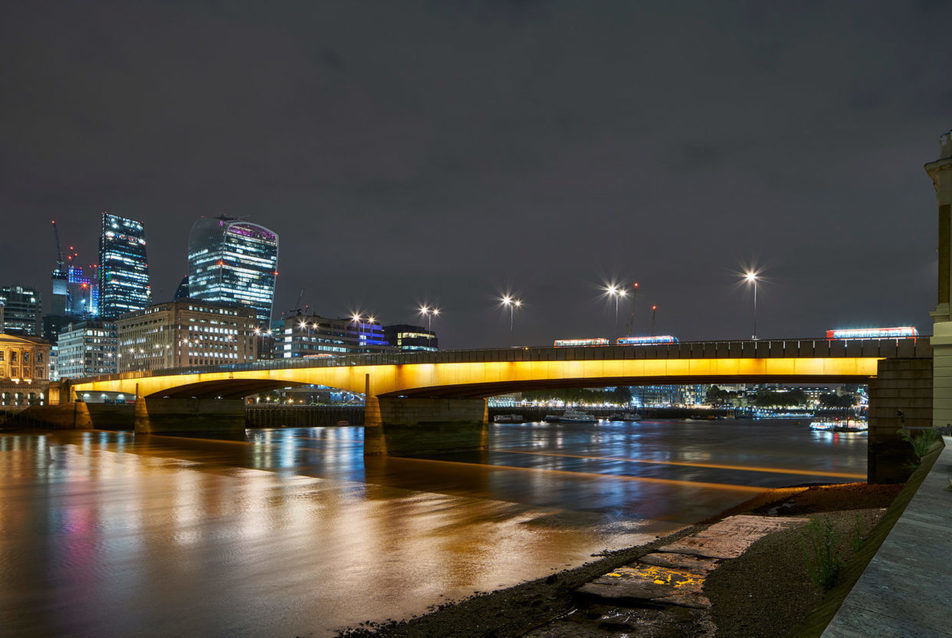 A London Bridge régi díszkivilágítása. Forrás: illuminatedriver.london