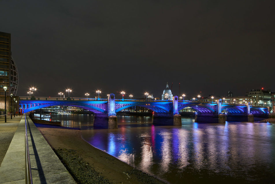 A Southwark Bridge korábban. Forrás: illuminatedriver.london