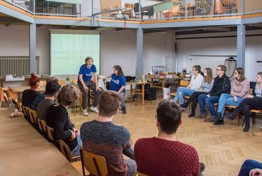 tervezők: Engel Ágnes, Gábris Katinka, Guzsvány Réka, Ördög Valentina, Szücs Evelin, Tisóczki Patrícia - fotó: Dr. Kovács Éva, Gerstenbrein Dominika, Lukács Barnabás, Novák Viktor, Paári Péter