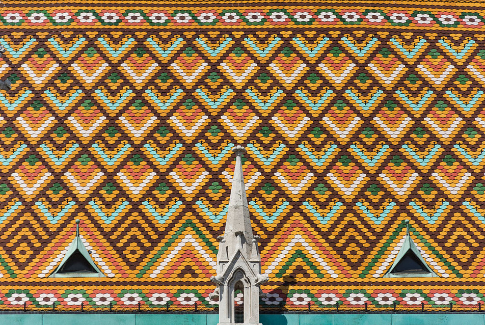 A Mátyás-templom tetőfedése a Zsolnay-gyár által újragyártott cserepekkel (Fotó: Kis Ádám – Lechner Tudásközpont)