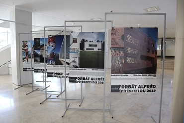 A Forbát Alfréd Építészeti Díjak és az Építészetért elismerő oklevelek kiállítása 2019-ben. Fotó: Dél-dunántúli Építész Kamara