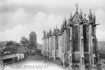 Lille, a Notre-Dame-de-la-Treille-székesegyház építés közben. Fotó: Wikimedia Commons