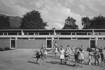 Architektengemeinschaft C4: Népiskola, Nüziders, 1959–1963. Kép © Architekturzentrum Wien, fotó: Erika Sillaber