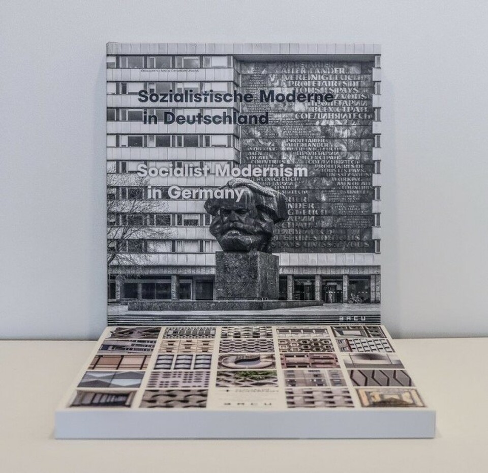 Sozialistische Moderne in Deutschland – Socialist Modernism in Germany. B.A.C.U. Association, 2019. 192 oldal, német és angol nyelven. Ár: 71 EUR (postázással)