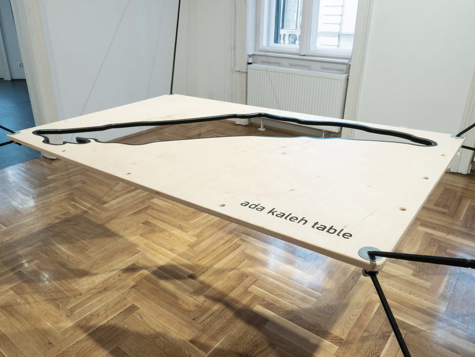 Lakner Antal: Ada kaleh table, 2019. rétegelt lemez, kötél, 150 x 92 x 1,8 cm  © a Glassyard jóvoltából fotó: Erdős Zsófi    