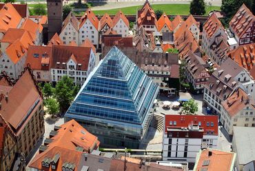 Városi központi könyvtár, Ulm, 1998-2004. Fotó: Gary A Baratta, Wikimedia Commons