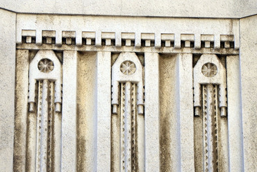 Pozsonyi út 2-18. (Palatinus-háztömb) – homlokzat-ornamentika, részlet, tervező: Vidor Emil. A szerző felvétele