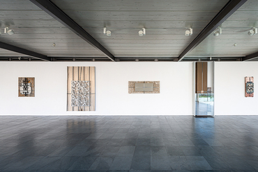 Andreas Fogarasi: Nine Buildings, Stripped. Installáció. Kunsthalle Wien 2019, © Andreas Fogarasi & BILDRECHT GmbH, 2019. Fotó: Jorit Aust