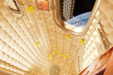 A kereskedelmi űrkapszula Philippe Starck által tervezett belseje. Kép: Axiom Space