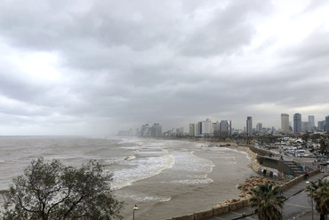 Tel-Aviv panorámája Jaffából. Fotó: Franz Bittenbinder