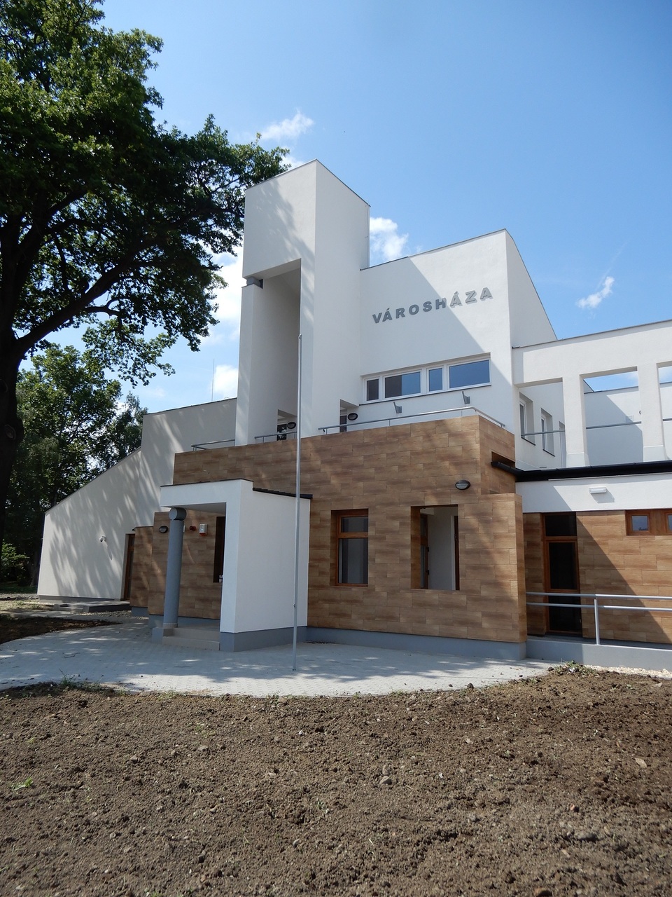 Dombrád új városháza, Tervező: Pláne és Plánum Kft, 2019., Képek forrása: Pláne és Plánum Kft
