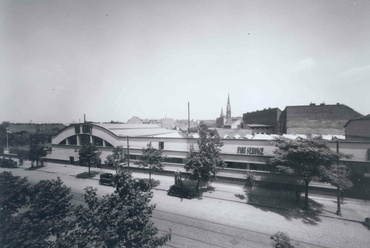 Budapest, Dózsa György út 61-63., a FIAT szerviz javítócsarnoka 1936-ban, tervező: Quittner Ervin (Tér és Forma, 1936/3., 71. o.)